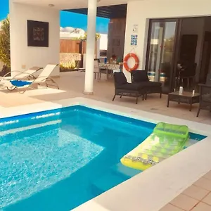 https://casa-vilas-playa-blanca-lanzarote.in-canary-islands.com
