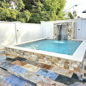 Travelholics Getaways Villa