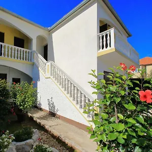 https://apartment-zora-zadar-23000.hotelinzadar.com